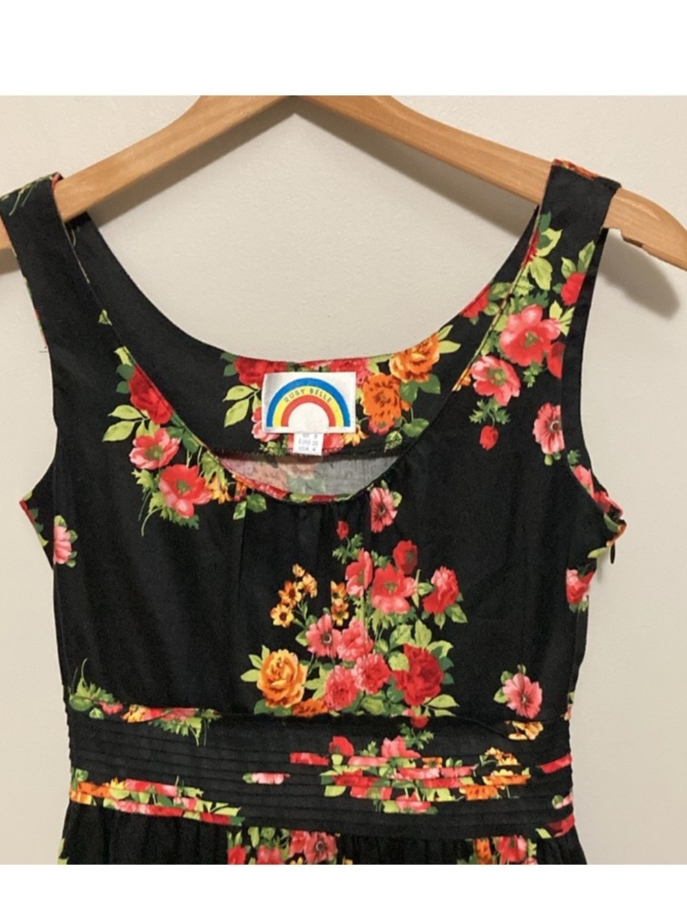Ruby Belle Black Floral Scoop-Neck Summer Dress, Size 4, pleated waistline - Picture 3 of 10